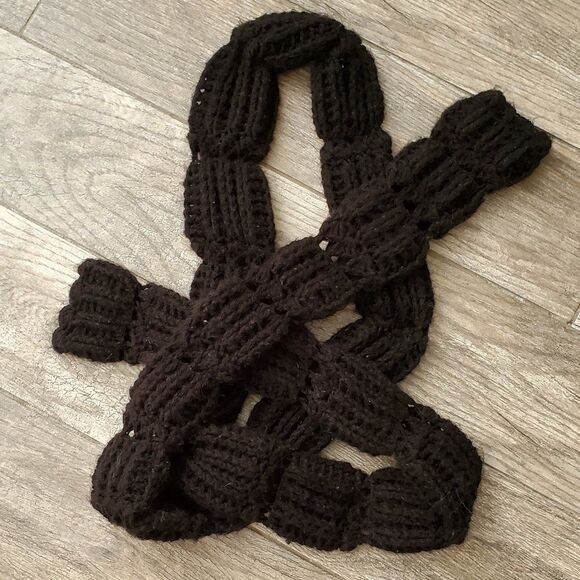 Long Black Chunky Knit Scarf - Picture 6 of 6